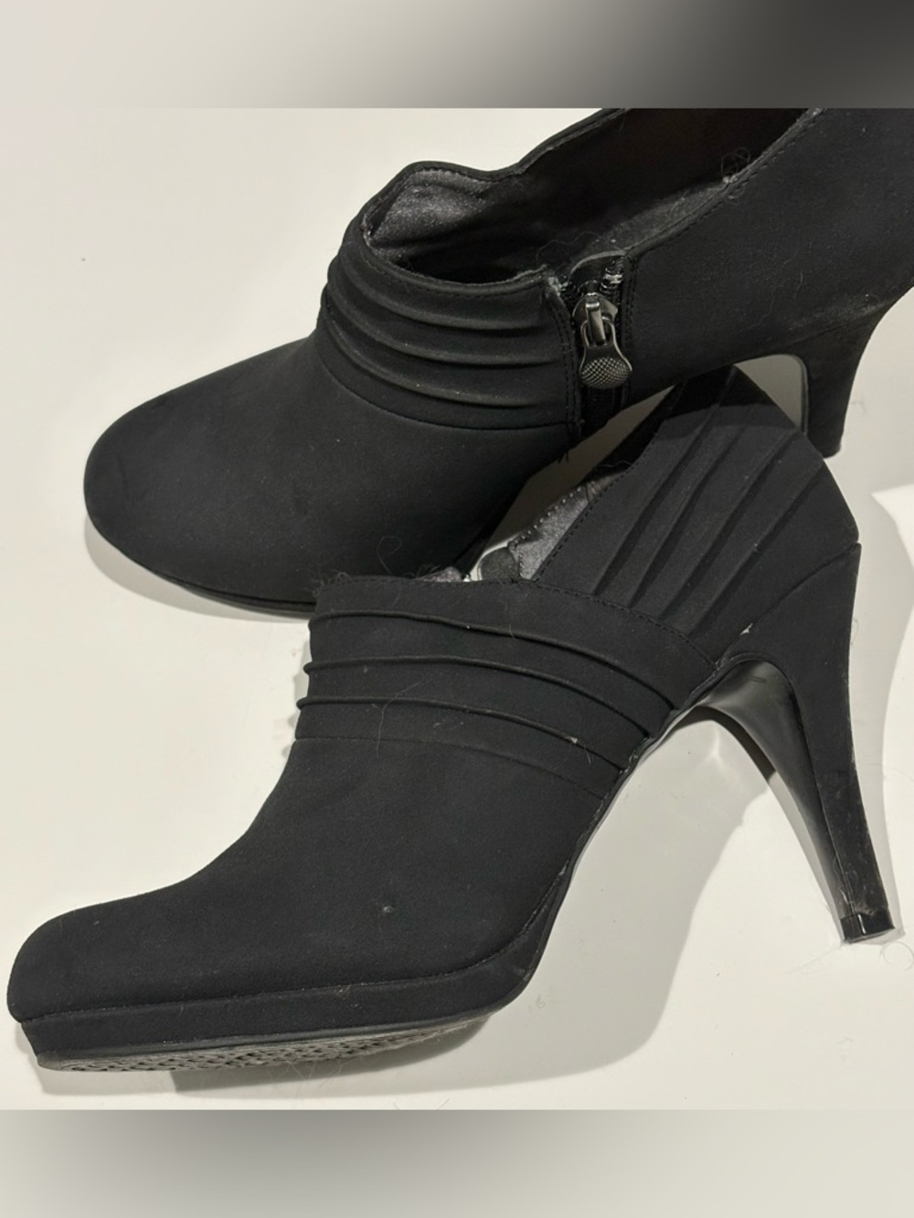 Mootsies Tootsies Black Booties with Side Zip